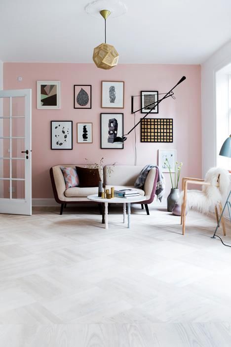 Hồng Pastel có thể kết hợp với những màu như màu be, trắng, nâu sữa..... để tạo lên một tổng thể đẹp mát và quan trọng hơn, đó là cảm giác về sự trong lành. 